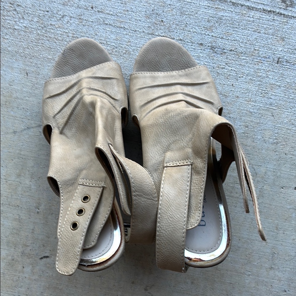 Bucco Tan Wedges Stylish Comfort - Picture 4 of 8